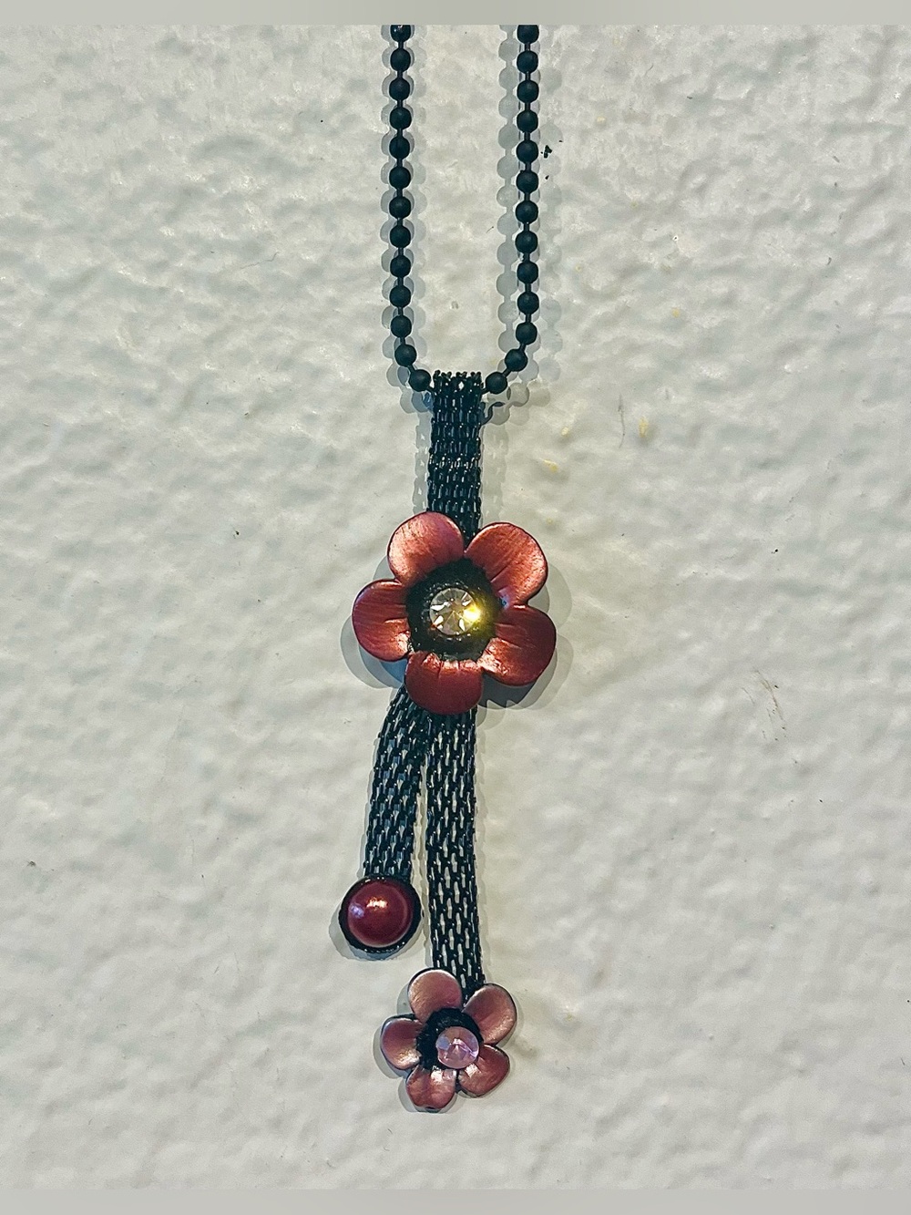 Vintage Y2K Red and Black Floral Pendant Necklace